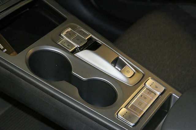 Hyundai Kona Electric SUV E (204ps) Premium 64kWh 7kW OBC