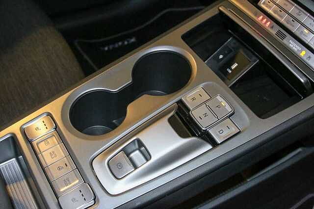 Hyundai Kona Electric SUV E (204ps) Premium 64kWh 7kW OBC