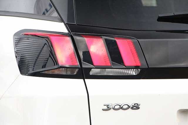 Peugeot 3008 1.2 Puretech Allure 5dr EAT6 White